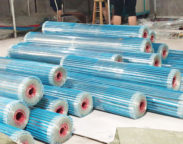 Combination of polyester film and plastic strip to complete polyester film